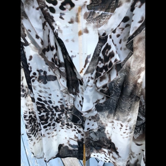 Tribal  size 14 silky top v-neck ivory , brown print blouse with ruffle NWOT - Picture 3 of 9